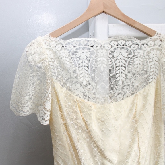 Elegant Cream Lace Dress - Picture 9 of 15
